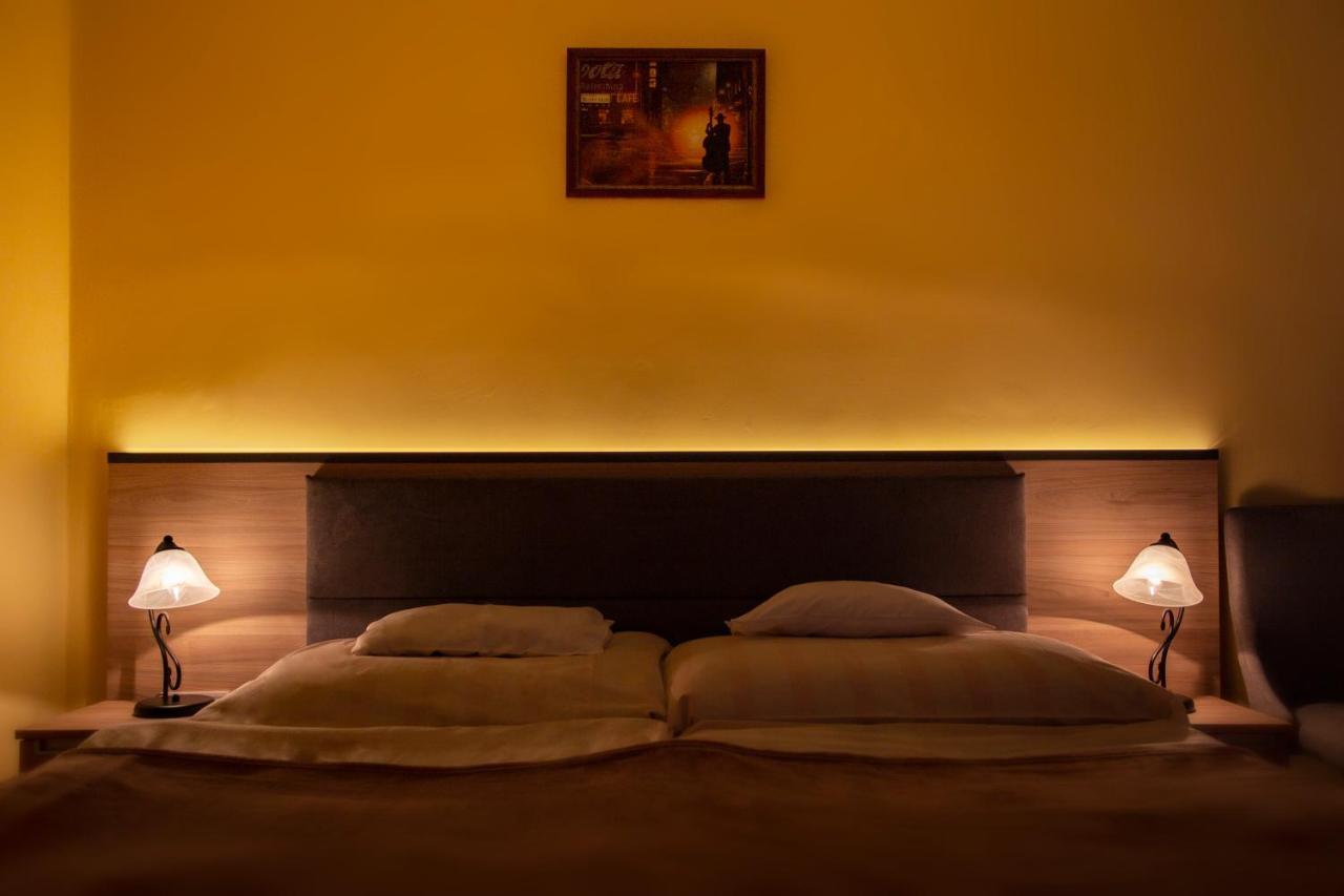 Alabastrom Panzio Es Etterem Bed & Breakfast Bogács Eksteriør bilde