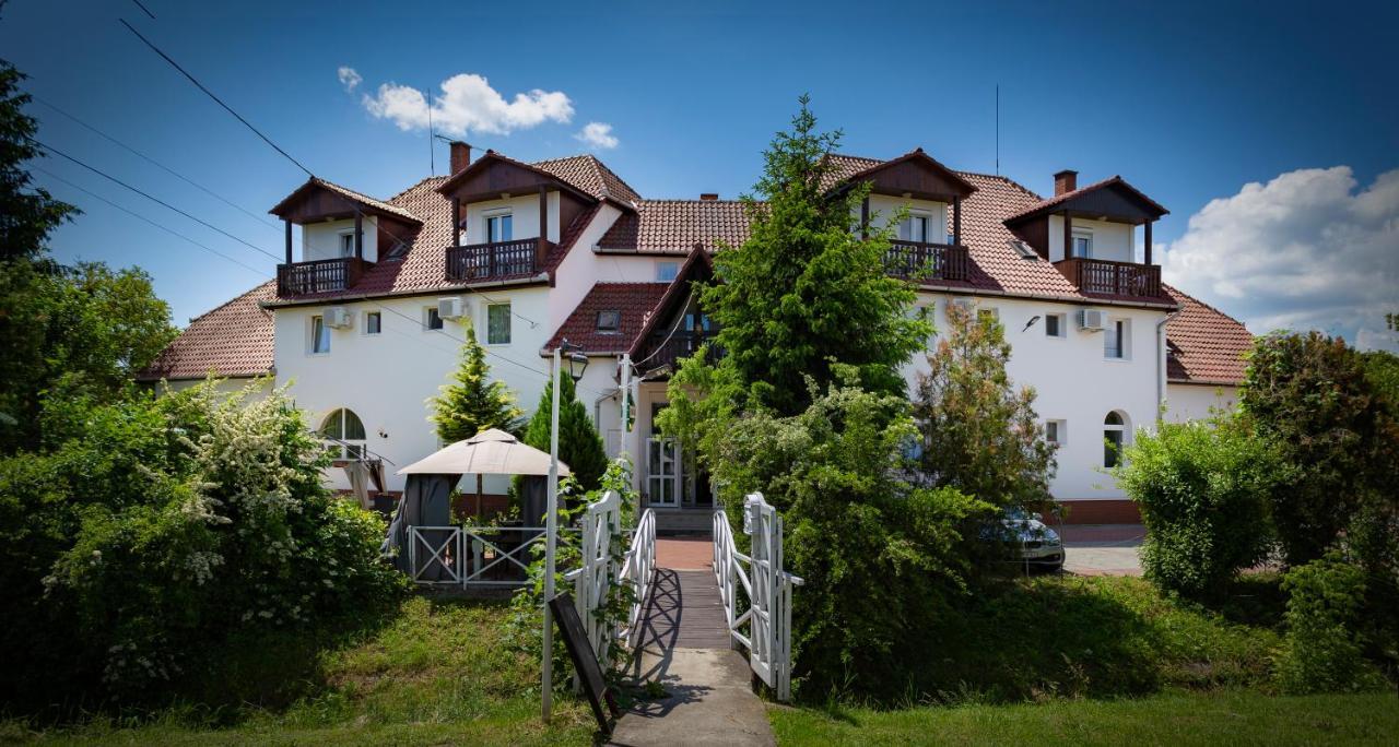 Alabastrom Panzio Es Etterem Bed & Breakfast Bogács Eksteriør bilde